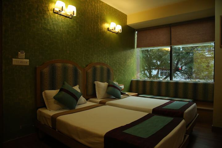 Room 11 of 26