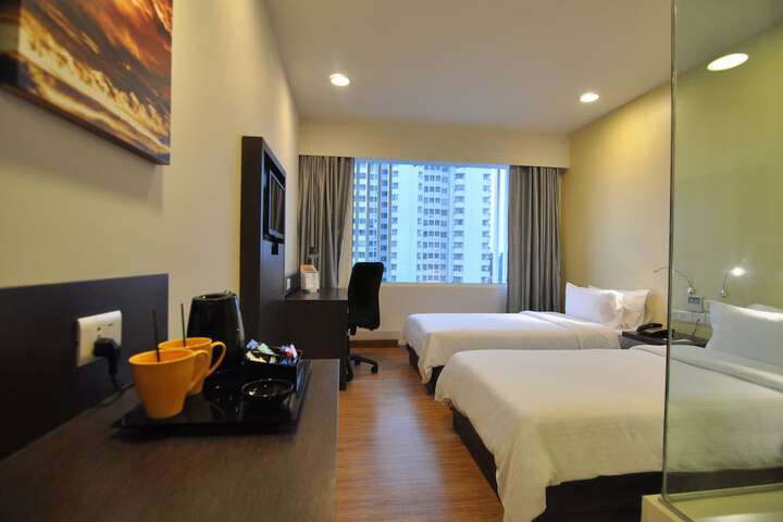 Room 7 of 33