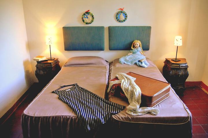 Room 10 of 32