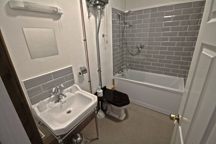 Room 5 of 25