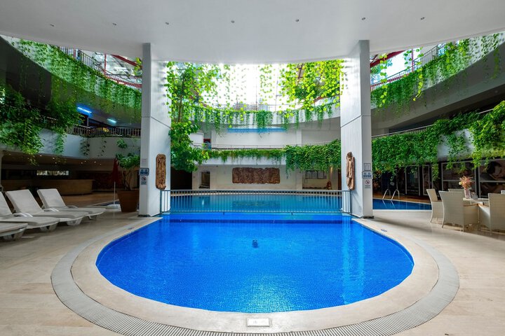 Pools & Facilities