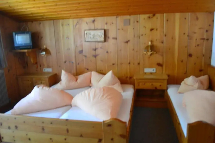 Room 2 of 24
