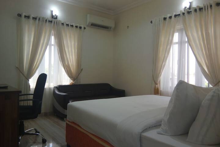 Room 7 of 32