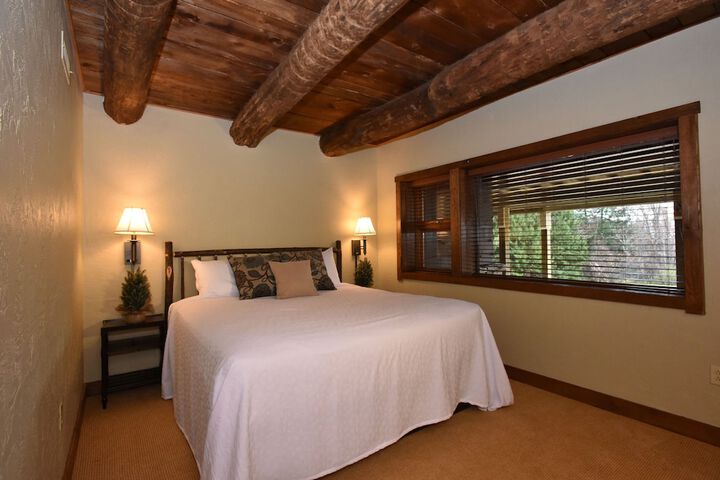 1 Bedroom Mountain Deluxe Villa King Bed Sofa (11 of 108)