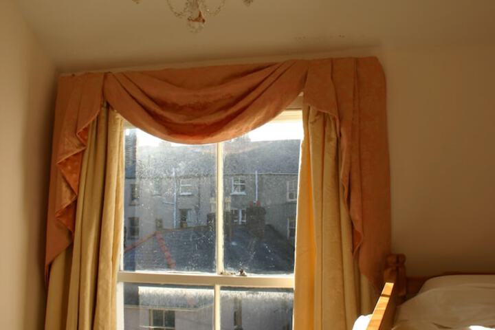 Room 6 of 114