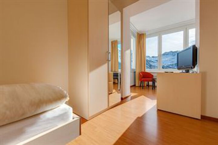 Room 17 of 30