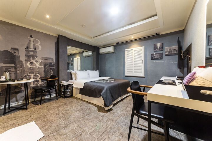 Room 44 of 57