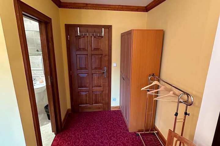 Room 22 of 106