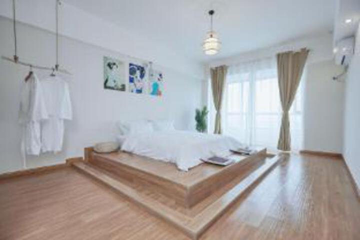 Room 6 of 7