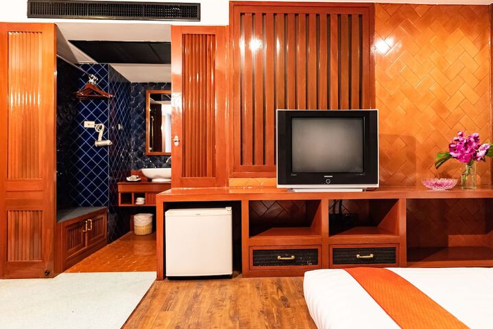 Room 33 of 62