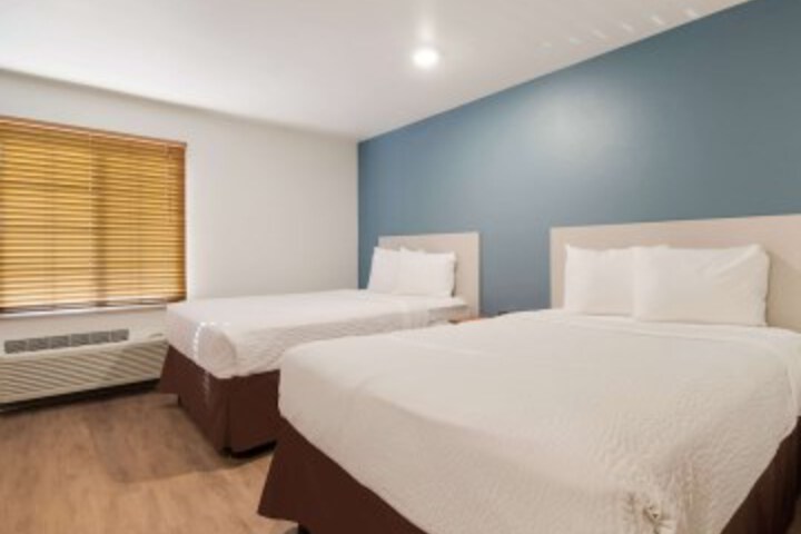 Room 8 of 28