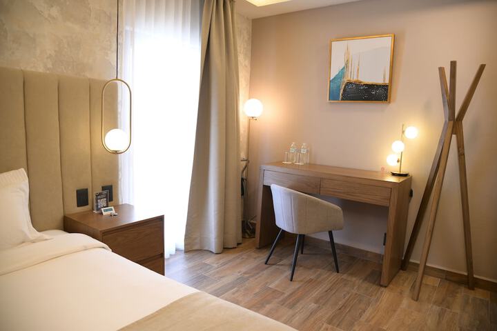 Room 26 of 86