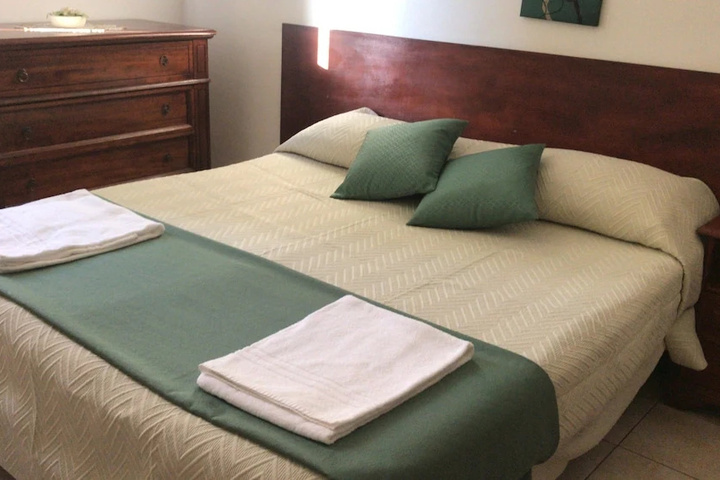 Room 5 of 12