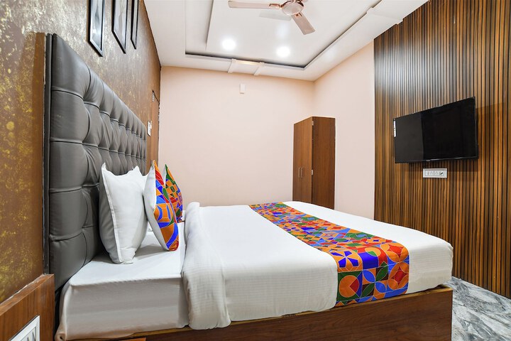 Room 16 of 36