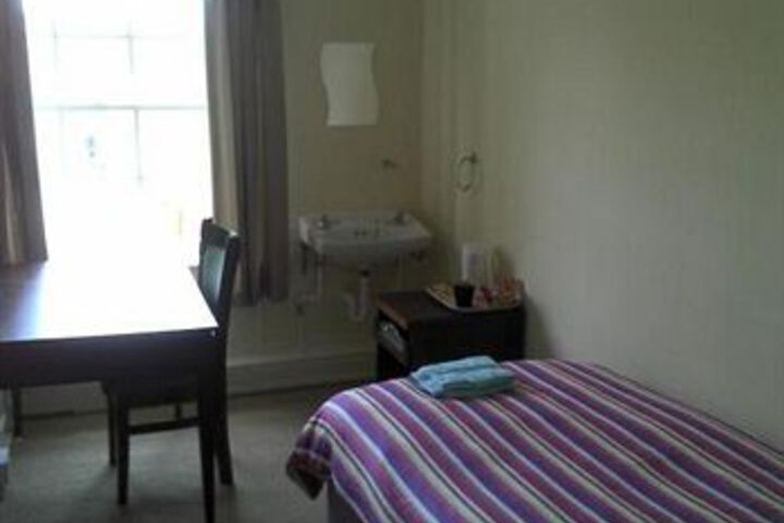 Room 5 of 8