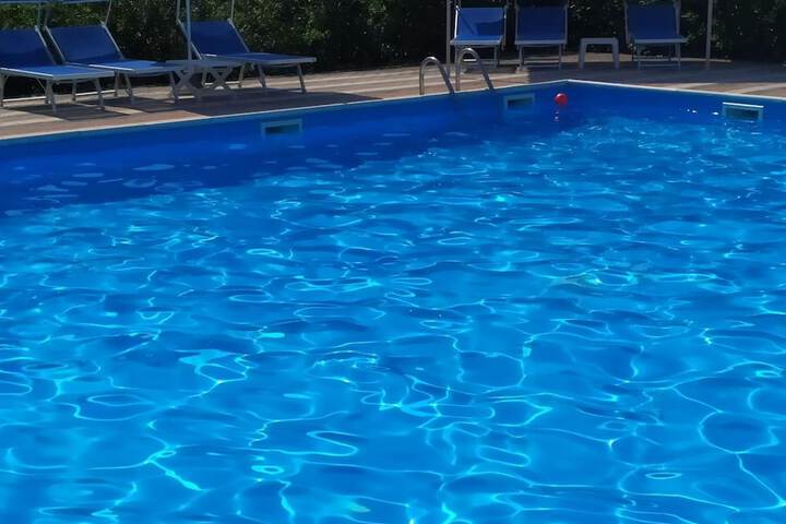 Pool 21 of 52