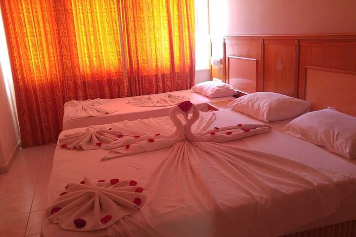 Room 4 of 11