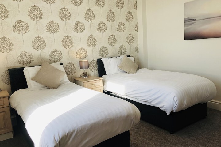 Room 6 of 43