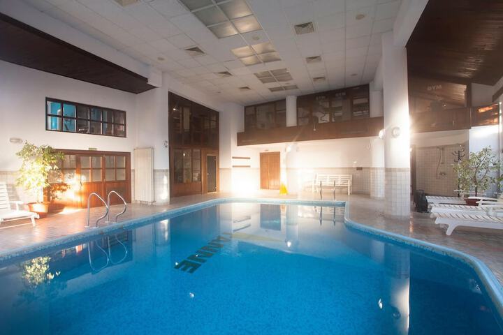 Pool Hotel