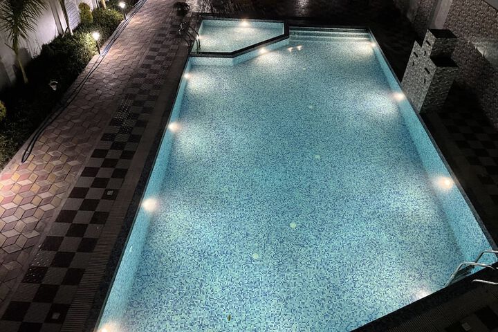 Pool 16 of 33