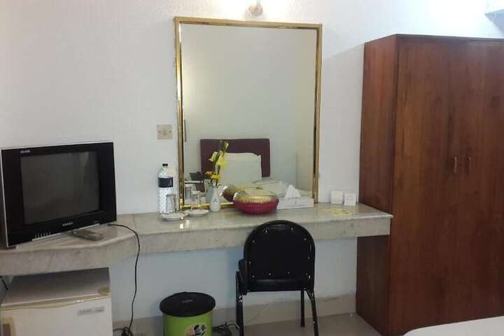 Room 15 of 27