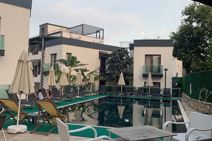Pool 101 of 159