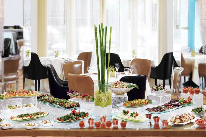 Dining 77 of 104