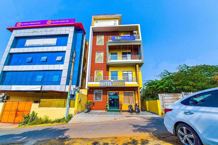 FabHotel Lotus