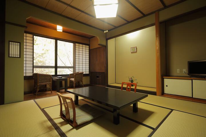 Room 3 of 42