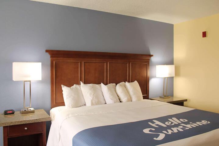 1 King Bed (8 of 14)