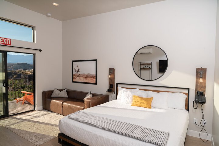 Room 8 of 65