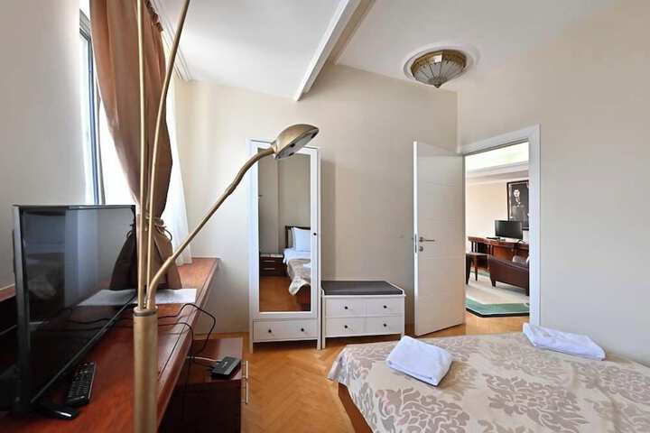Room 30 of 93