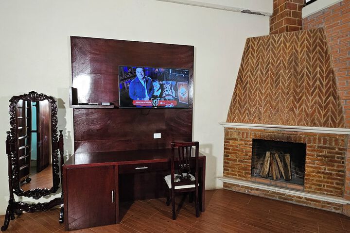 Room 6 of 28