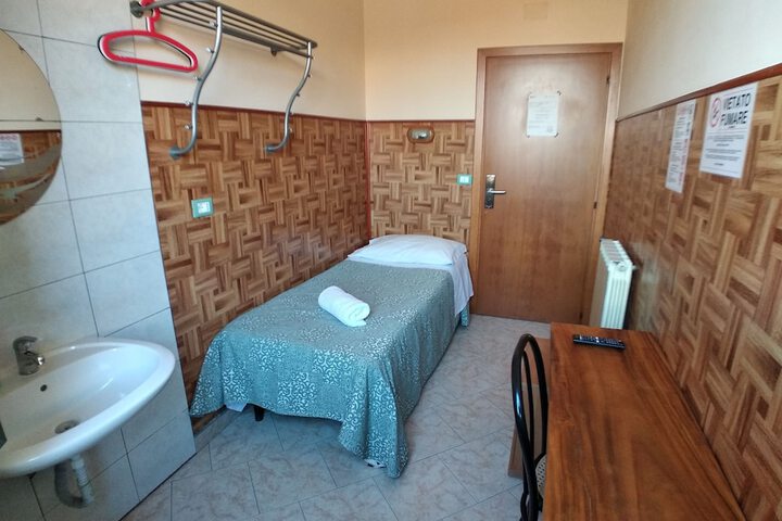 Room 51 of 79