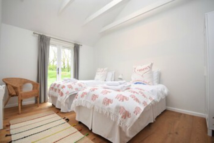 Room 11 of 25
