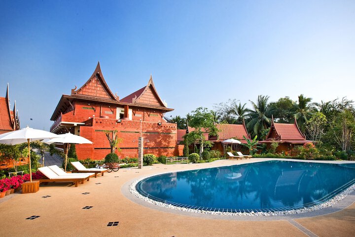 Pool Hotel