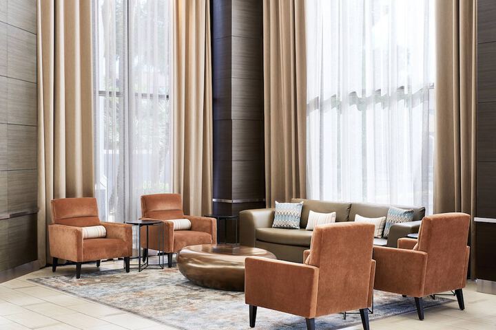 Lobby lounge