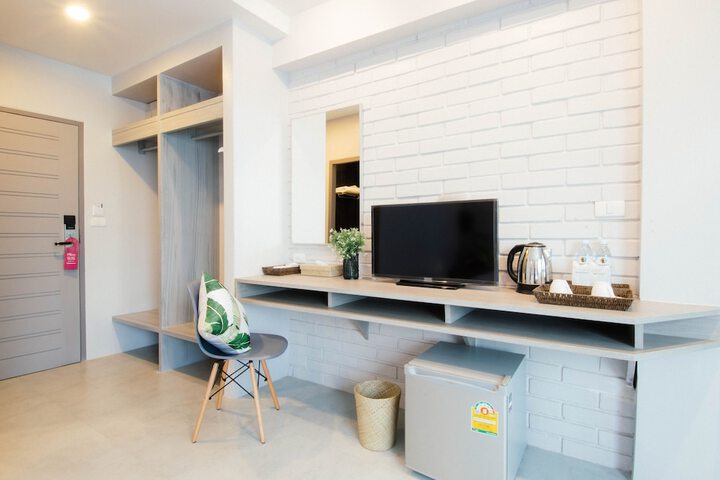 Room 4 of 36