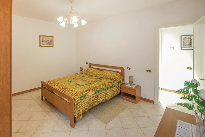Room 3 of 18