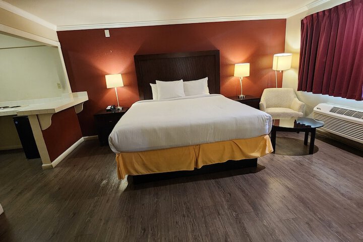 Standard King Bed Accessible (3 of 18)
