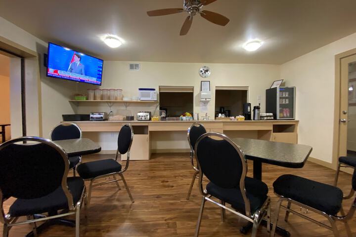 Breakfast/Coffee Service 67 of 77