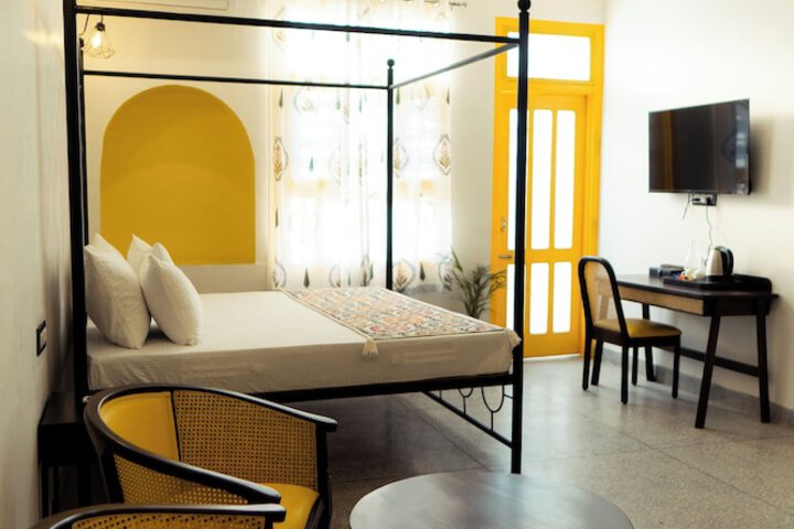 Room 10 of 78