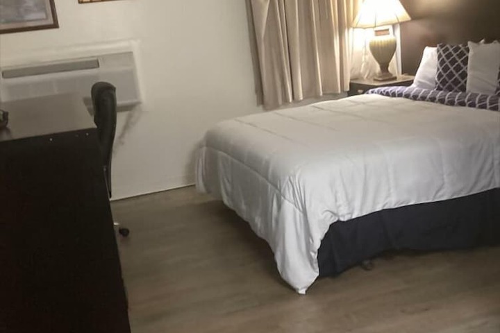 Room 2 of 9