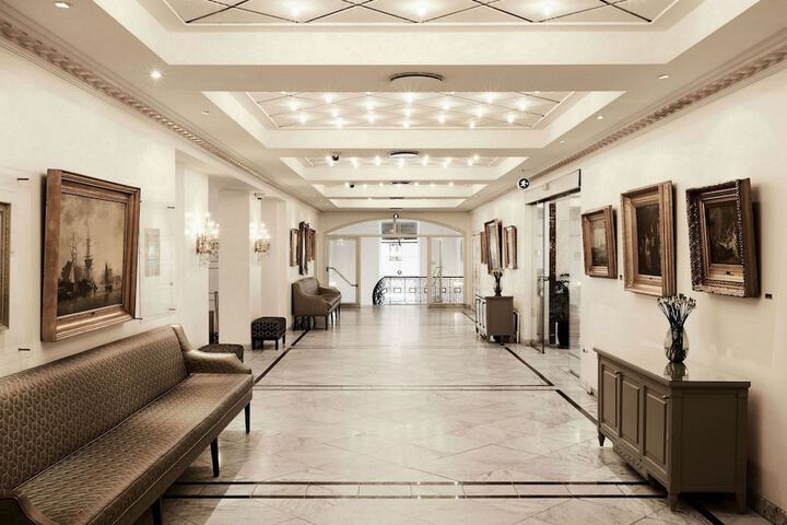 Entrance & Lobby