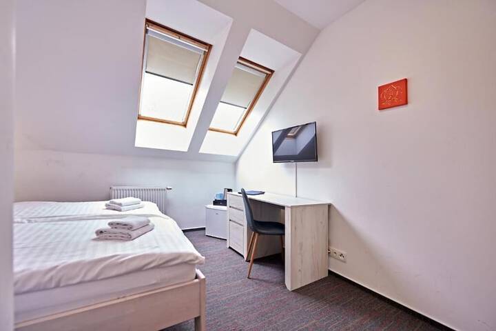 Room 6 of 91