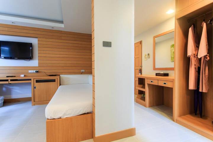 Room 27 of 47