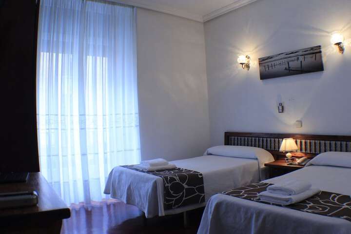 Room 11 of 32