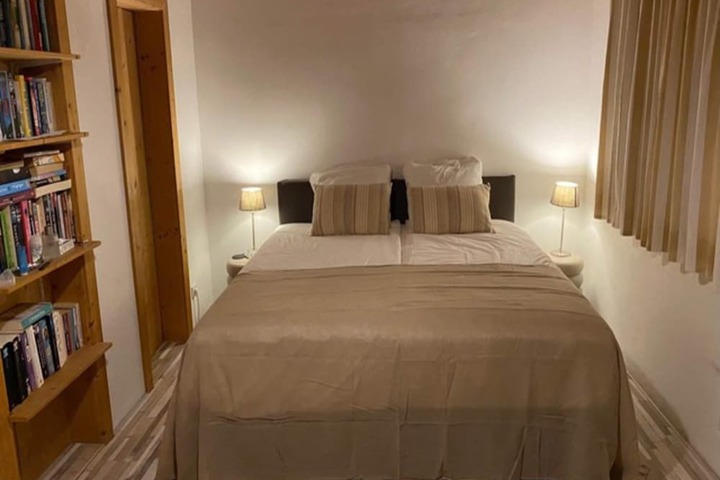 Room 4 of 28