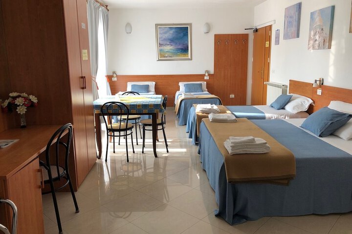 Room 40 of 170