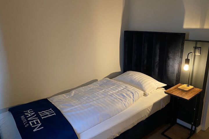 Room 12 of 25